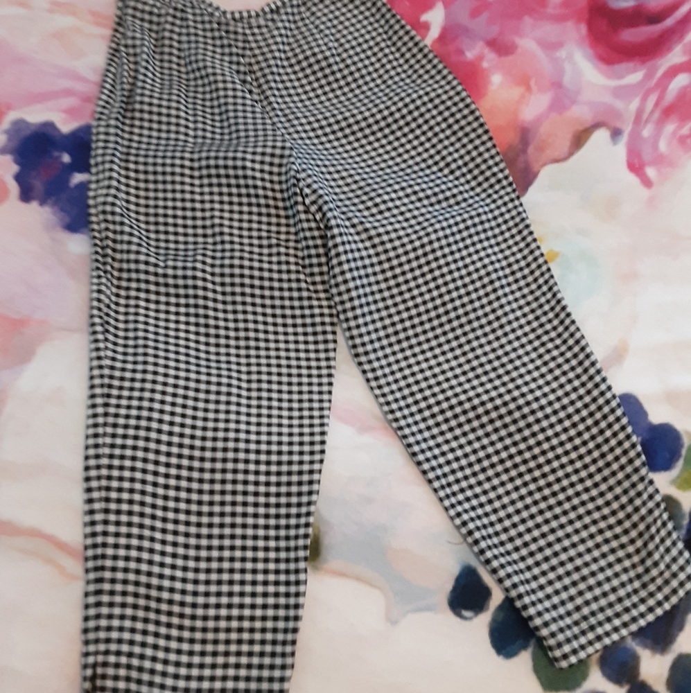 SJ Collection silk gingham capris